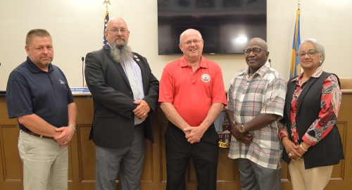 Left to right: Penuel Barrett (Ward 4), Eric Evans (Ward 3), William West (Mayor), Tony Neal (Ward 2), Christina Diaz-Malone (Ward 1)